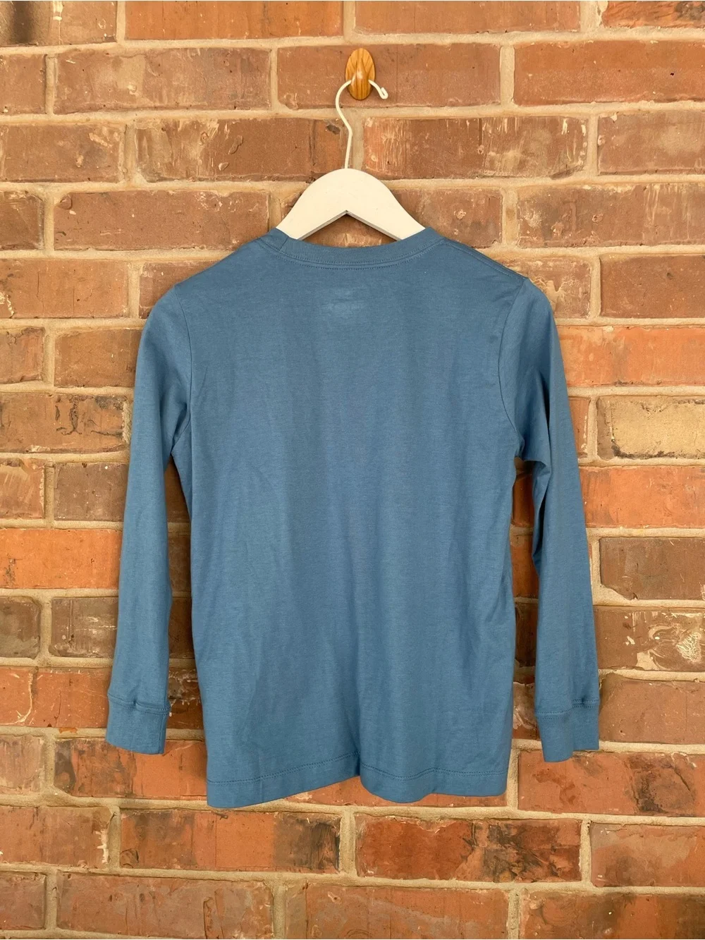 Nike Kids Long Sleeve Tee NWT size Medium #221